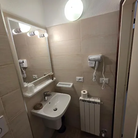 Отель Meuble Aurora 2*